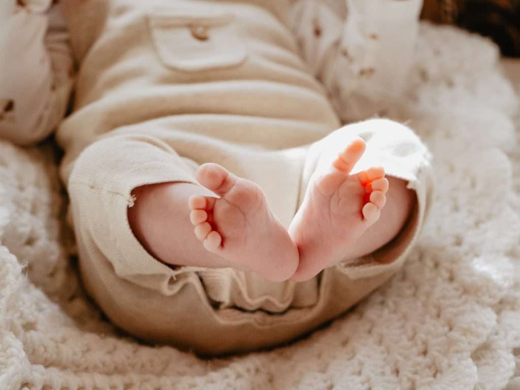 Photo de bébé naturel à domicile à Lille – moments tendres