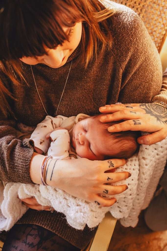 Photo de bébé naturel à domicile à Lille – moments tendres