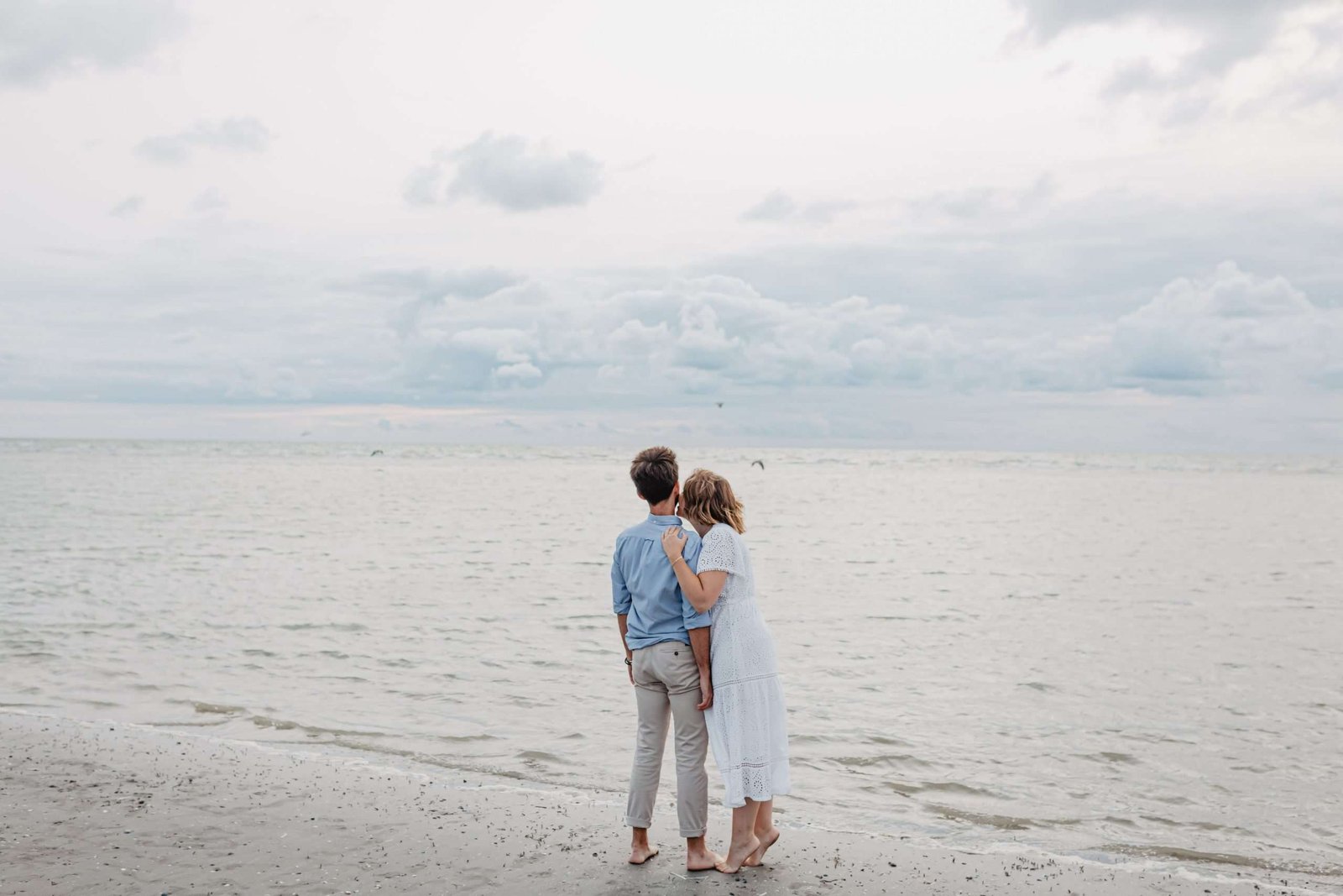 photo de couple sur plage à la côte d'opale
