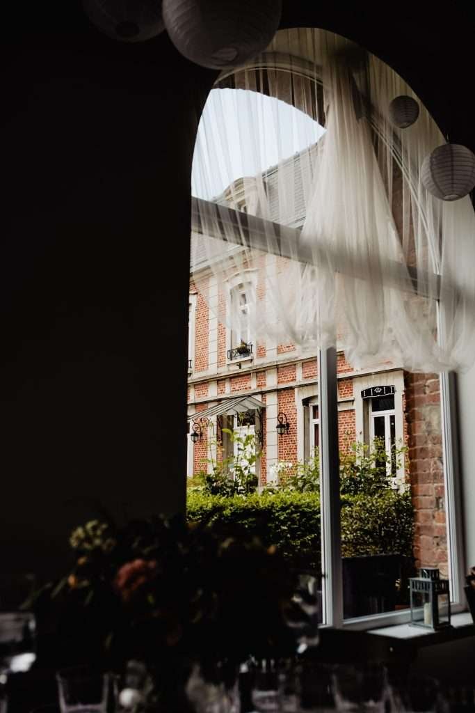 détail de la salle à le Manoir le Louis XXI