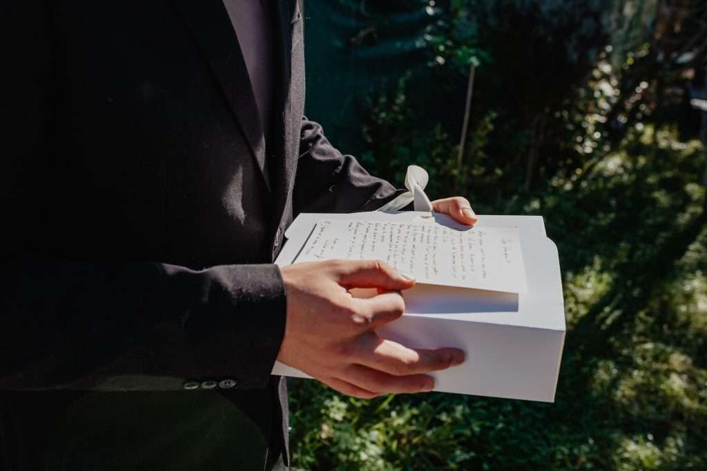Préparatifs d'un mariage à Lille - cadeau de la mariée au futur mari 